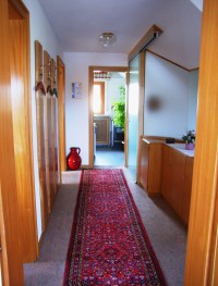Bild 6 Gang und Garderobe mit Blick in Küche - Bild 6: Traumhafte Bodensee Ferienwohnung - Wilhelmina Hangarter