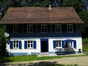 Bild 1: Das blaue Haus