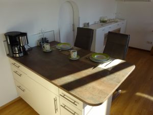 Küche mit Essbereich. - Bild 6: Ferienhaus Stremlow Whg Seeblick in Meersburg für Nichtraucher