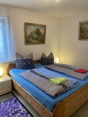 Schlafzimmer mit Doppelbett 180x200 - Bild 1: Ferienwohnung Uhr Konstanz - Höri