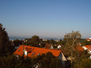 Panoramablick aus dem Wohnzimmer bis zum Konstanzer Ufer - Bild 2: Ferienwohnung Bodenseeblick in Meersburg für Nichtraucher