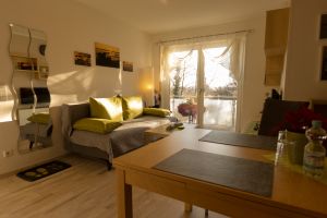 Wohnbereich Kuschelzone mit Essbereich - Bild 3: Ferienwohnung Sylvia & Oliver Schön Bodensee