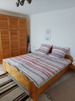 mit Doppelbett und Zugang zum Balkon - Bild 14: Ferienwohnung Müller in Immenstaad - mit wunderschönem See- und Alpenblick