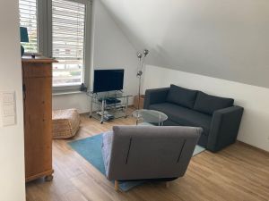 Wohnbereich Bild 3: Ruhige 2 Zi-Ferienwohnung (FeWo) in Öhningen direkt am Bodensee