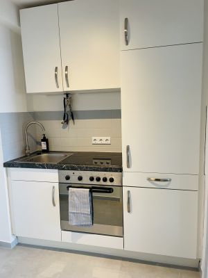 Komplett ausgestattete Küchenzeile. - Bild 3: Modernes Apartment in Radolfzell am Bodensee