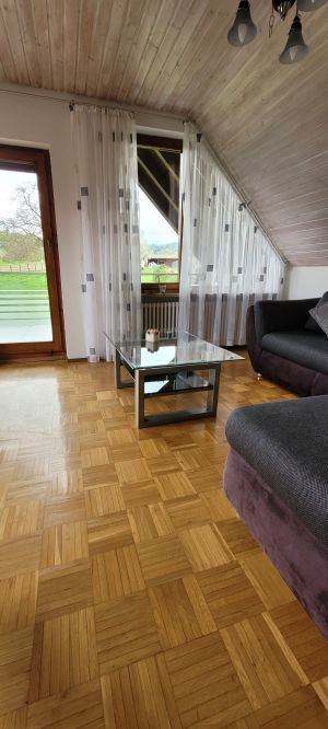 Wohnzimmer heller Wohnbereich mit Parkett - Bild 1: Ferienwohnung Diana mit Südbalkon