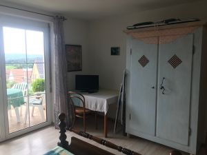 Bild 4: 3 Zi Fewo 84 m² EG und Hanglage Fernsicht nahe beliebtem Buchensee-Badesee