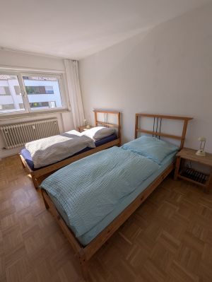 Die Betten im Schlafzimmer können auch als Einzelbetten auseinandergeschoben , oder als Doppelbett zusammengeschoben werden - Bild 6: Ferienwohnung "Seeblick-Konstanz" nur 300 Meter zum Bodenseestrand